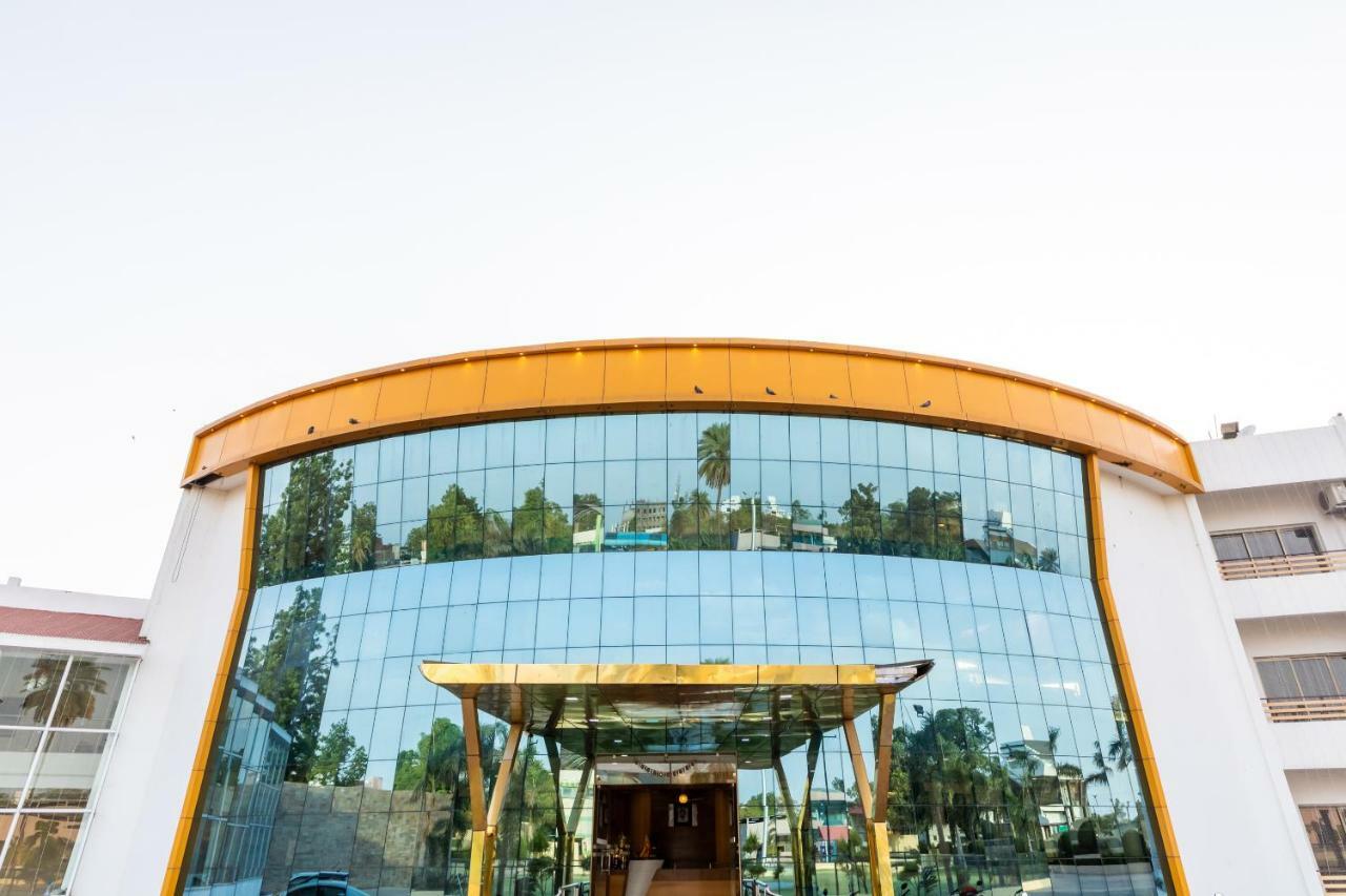 Oyo 42910 Hotel Rudra Palace Ratlām Exterior foto